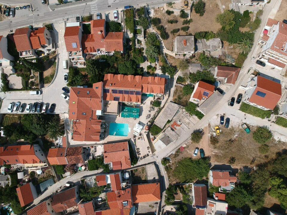 Hotel Ivan Dujmovic Dvori Bol Exterior foto